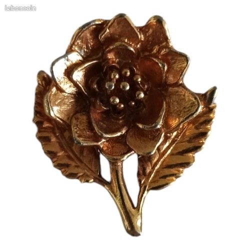 Broche noeud/ruban doré, faux ovale noir au centre, broche noeud doré Broche noeud/ruban doré, faux ovale noir au centre, broche noeud doré