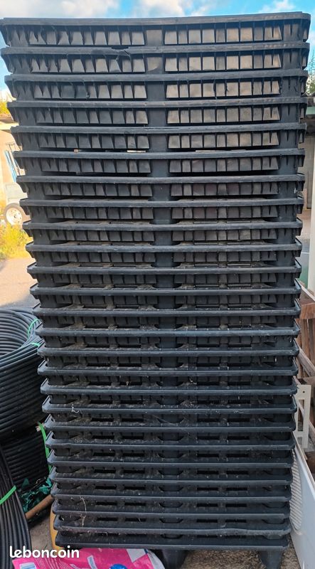 Palettes plastique noires (image 3)