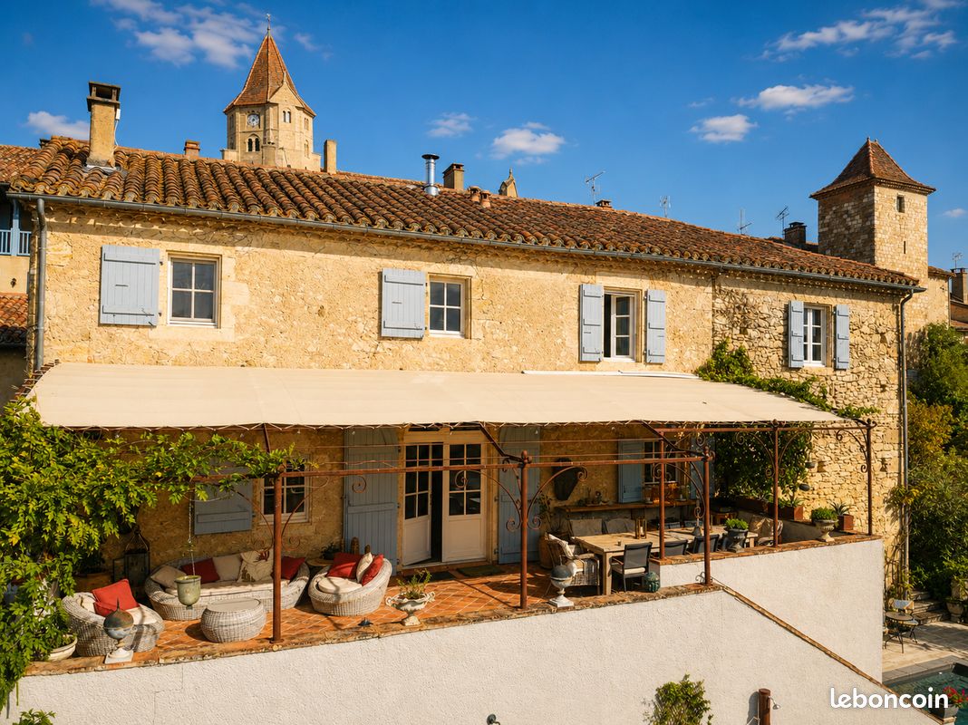 Maison 17 pièces 230 m² · à Lavardens · 230 m² · 560 000 €