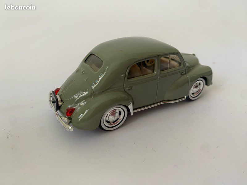 Renault 4 CV Vert Bouteille – Solido 1/17 – Miniature Collection – Très Bon état