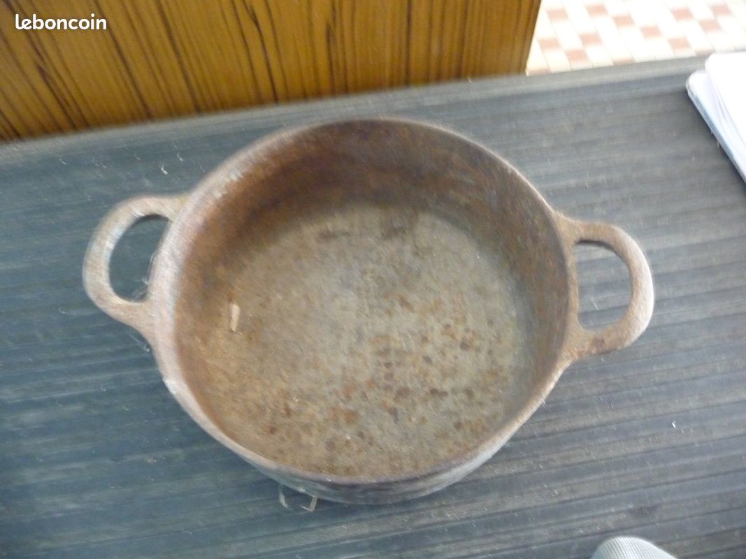 Ecuelle de décoration en fonte très ancienne (image 3)