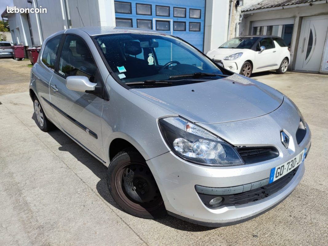 Renault clio iii confort dynamique 1.2 16v 2007 (image 10)
