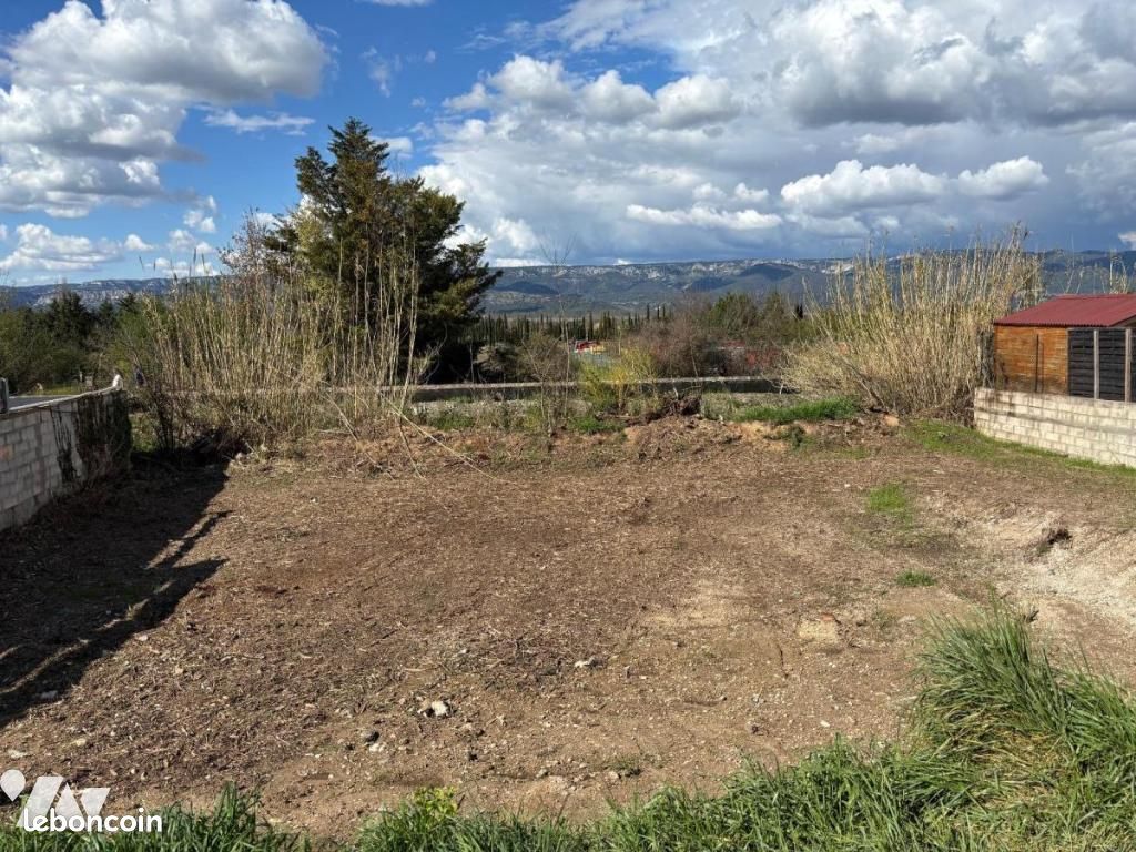Terrain 369 m² · à Charleval · 369 m² · 133 750 €