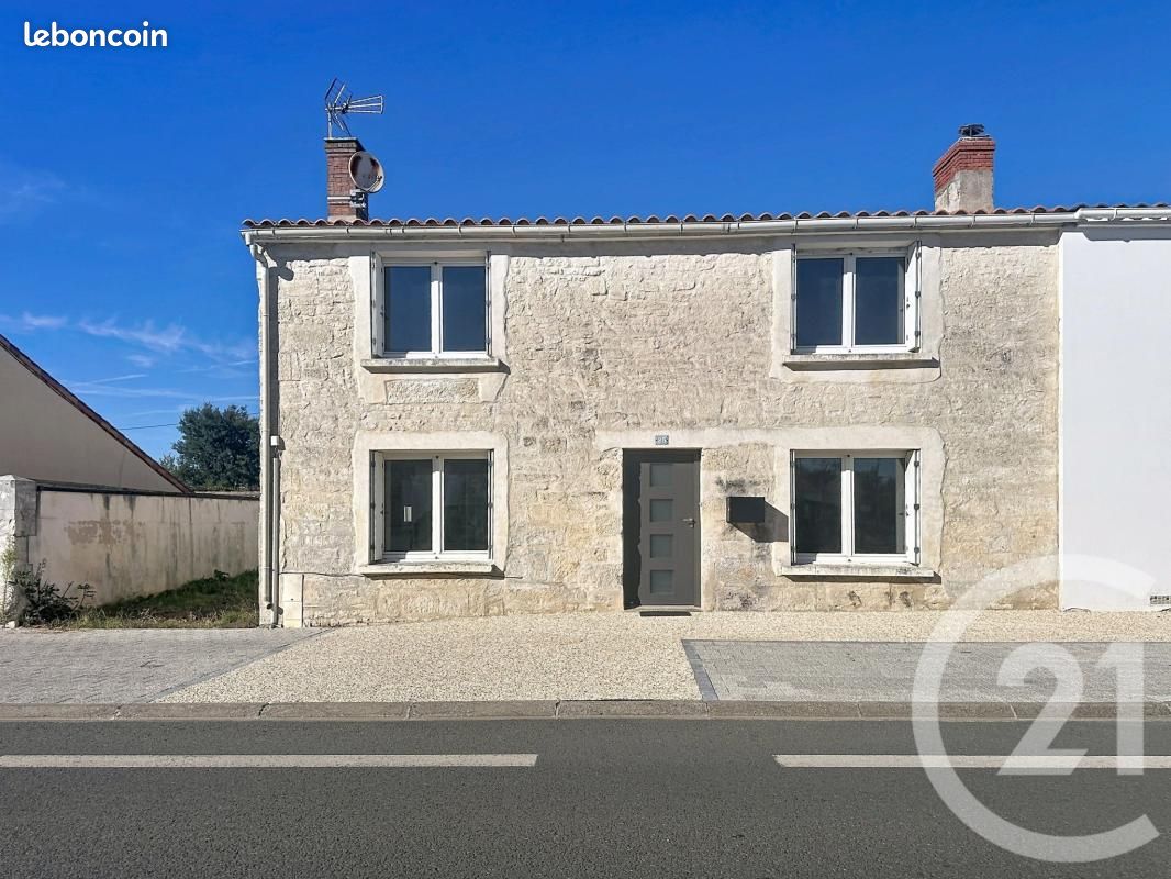 Maison 6 pièces 137 m² · à Les Magnils-Reigniers · 137 m² · 850 €/mois