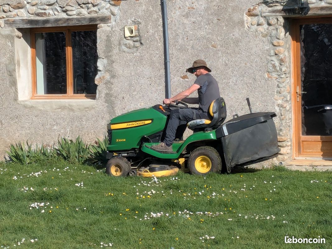 Tondeuse autoportée John Deere x300r Plateau de coupe de 106 cm (image 1)