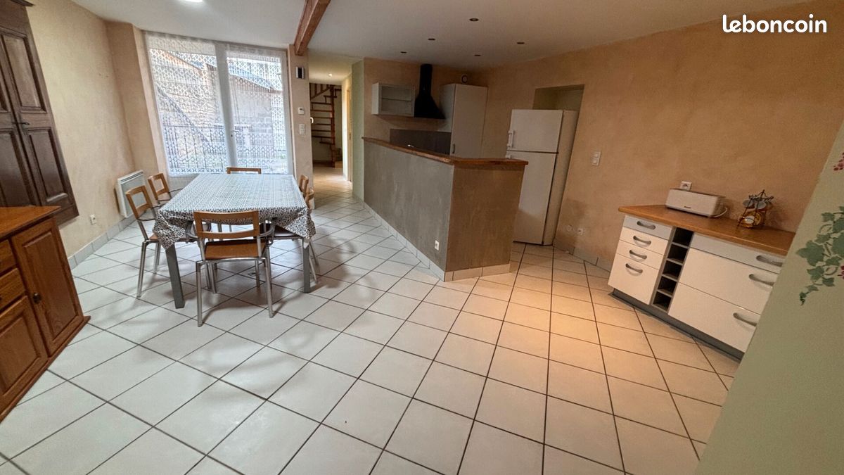 Appartement 4 pièce(s) 93 m²à louer Lons-le-saunier