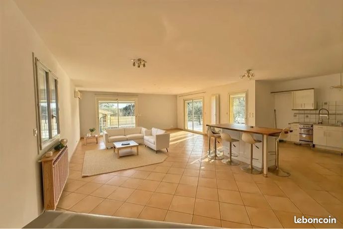 Nîmes, villa 3 chambres, terrain 3000 m2 piscine