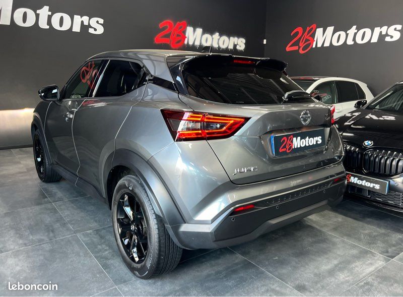 NISSAN JUKE TEKNA 1.0 DIG-T 12v 117ch•Pack Black•Caméra 360°•Radars AV/AR•Feux Full LED•Sièges Sport chauffants•Hifi BOSE•Lumière d’ambiance•CARPLAY (image 4)
