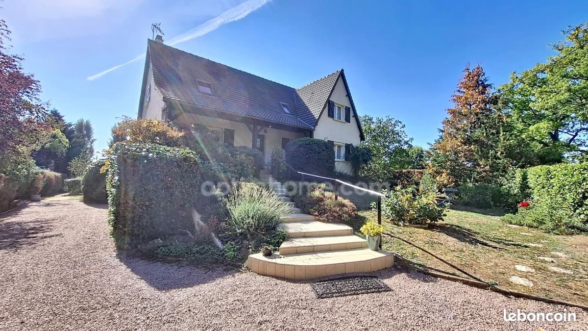Maison 7 pièces 162 m² · à Serbannes · 162 m² · 379 000 €
