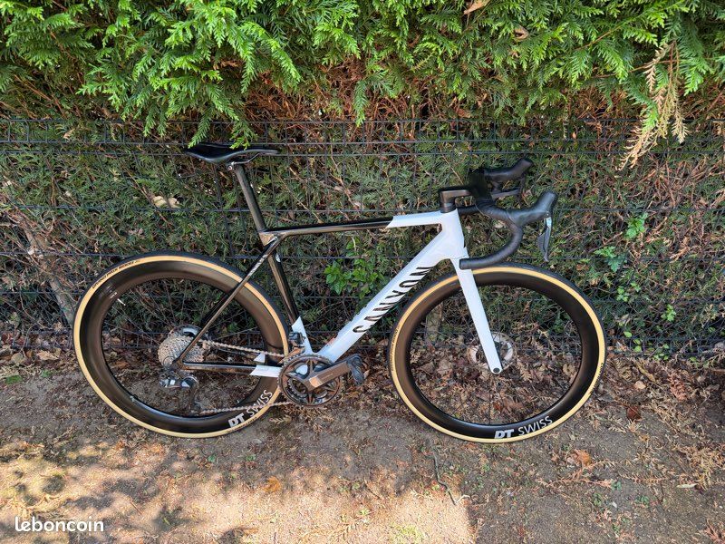 Ultimate CF SL 8 Aero 2024 (image 1)