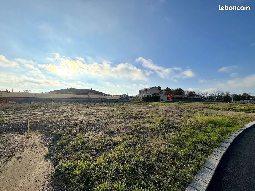 Terrain 523 m² · à Morestel · 523 m² · 99 000 €