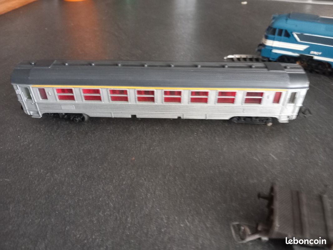 Train Électrique HO Loco 68000 + 4 Wagons Voyageurs + Transfo Troby - Occasion