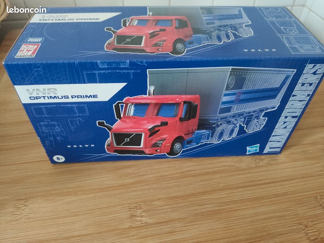 Transformers Optimus Prime Volvo VNR (image 1)
