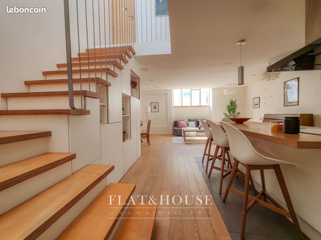 Loft duplex hypercentre avec pièce sous combles