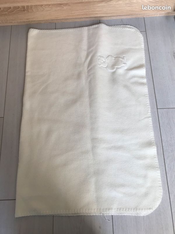 Couverture bébé beige (image 1)