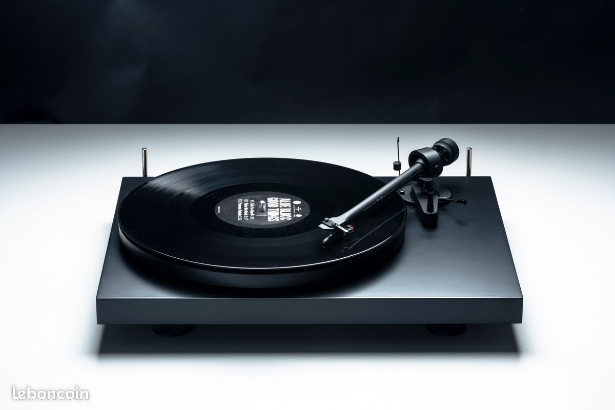 PRO-JECT Debut 3 (OM5E) Noir Matt - Platine vinyle audiophile (image 3)