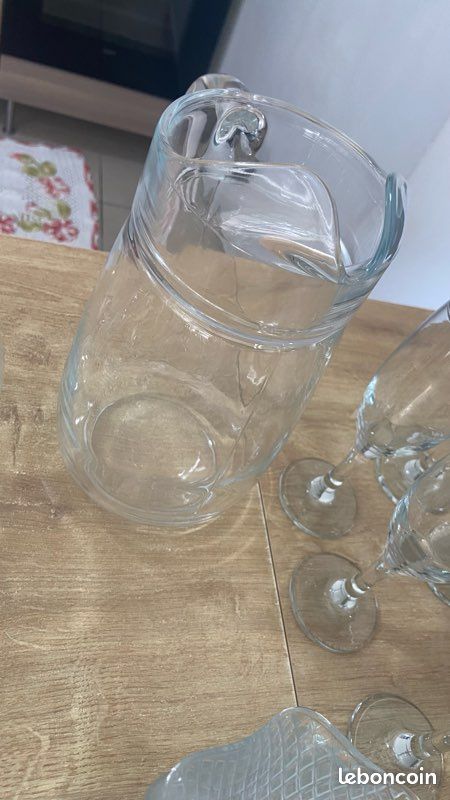Utils de cuisine- Lot de verrerie vintage - Environ 50 pièces - Verres, coupes à glace, carafe - Bon état (image 5)