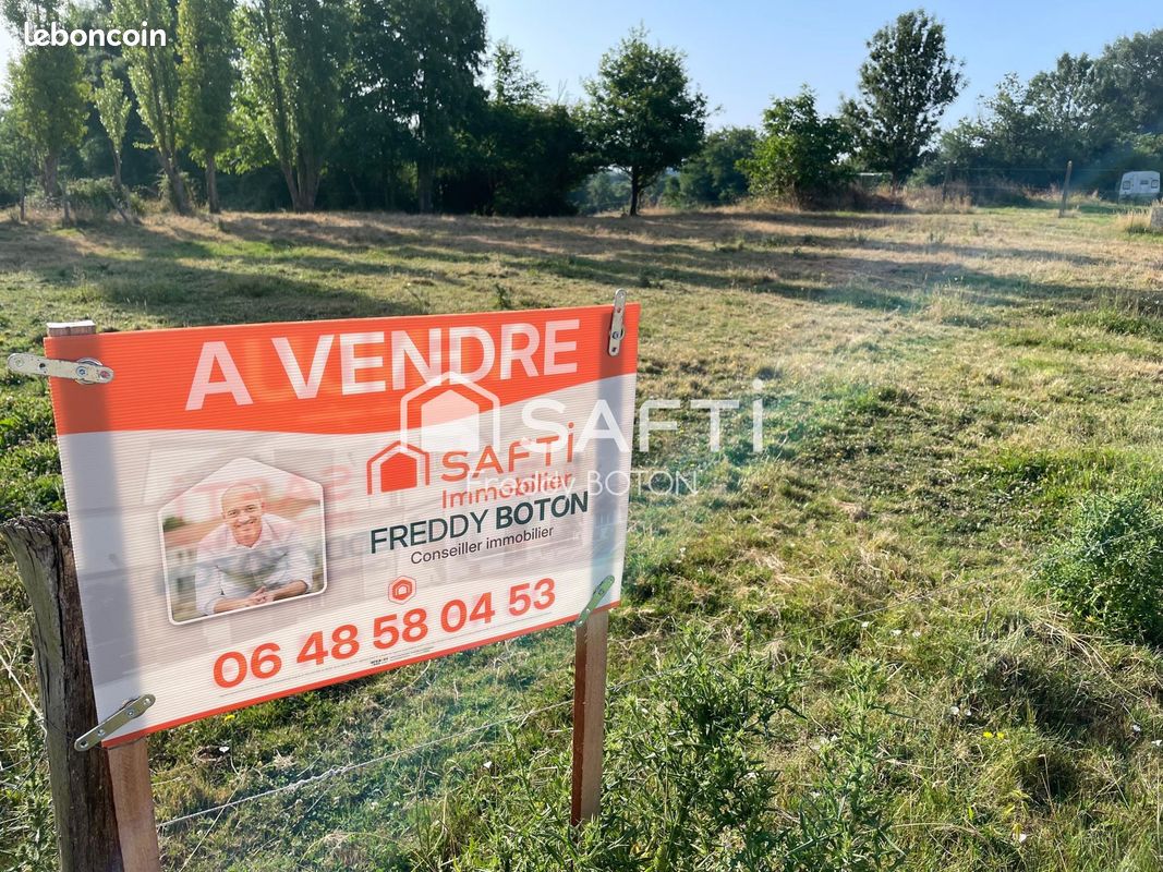 Terrain 909 m² · à Moncoutant-sur-Sèvre · 909 m² · 18 000 €