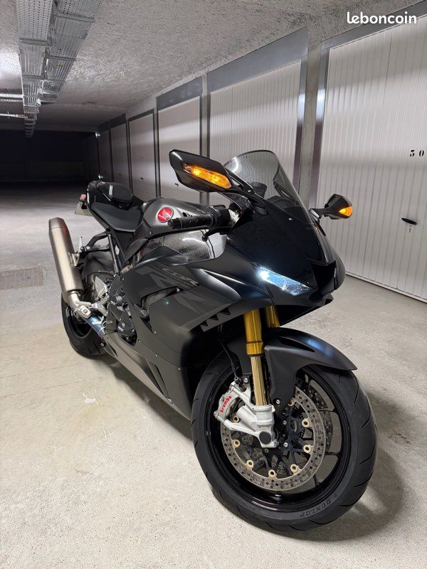 Honda CBR 1000 RR R SP (image 1)