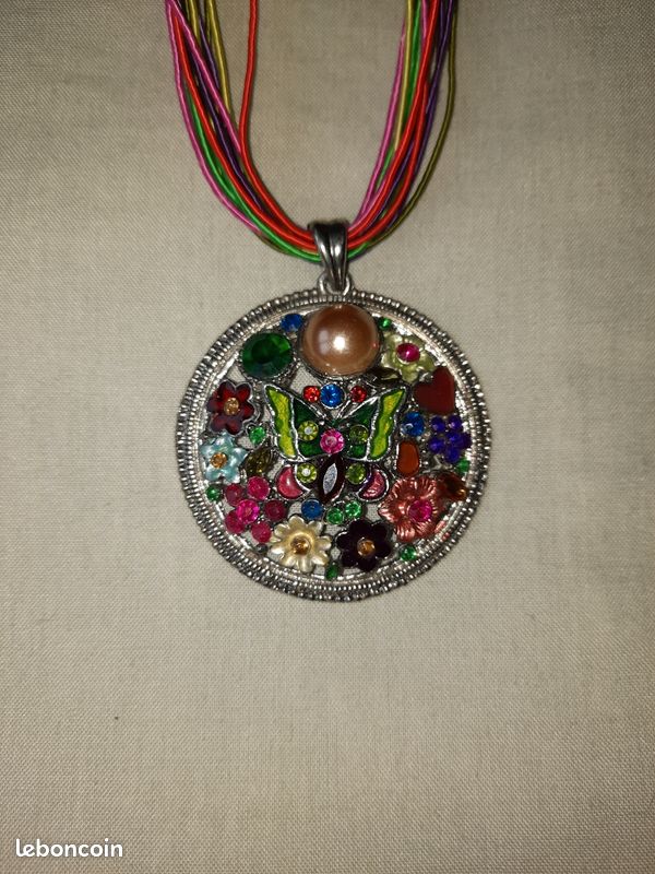 Collier Fantaisie Cordelette Avec Camée - Longueur 41-45 Cm - Vert, Acrylique Et Alliage