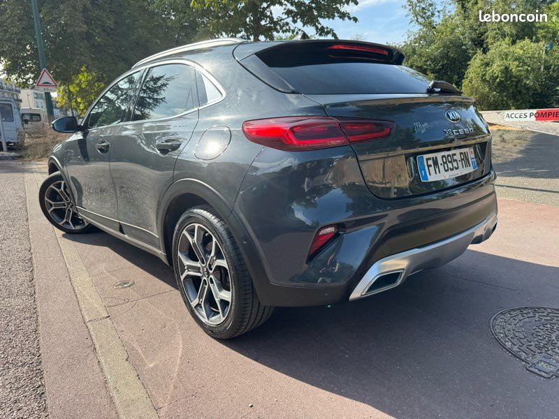 KIA XCEED Premium - 2019 - 98 785km - Toit pano - Cuir - GARANTIE 6 MOIS - Historique complet - Excellent état - État neuf - CT vierge - En stock et disponible (image 2)