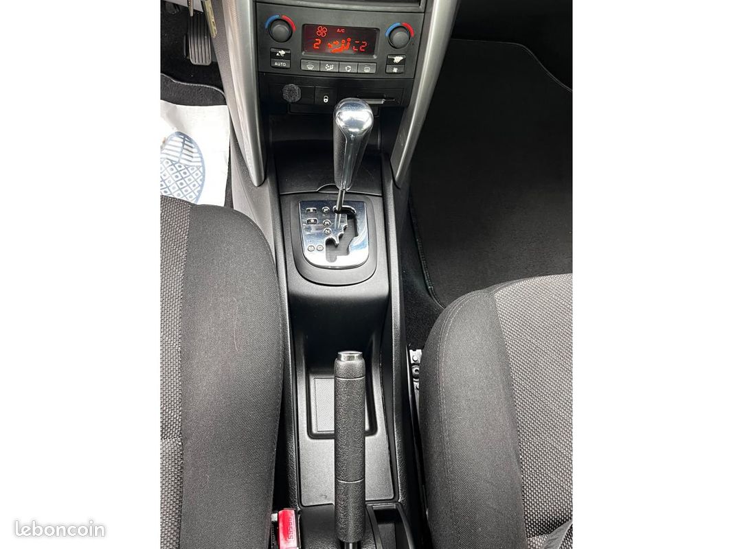 PEUGEOT 207 1.6i 16V - 120 - BVA Sport Pack (image 14)