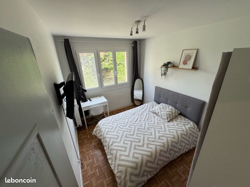 Appartement 5 pièces 75 m² · à Villeurbanne · 75 m² · 450 €