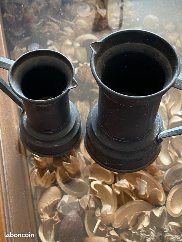 Petits pots à lait en étain (image 1)