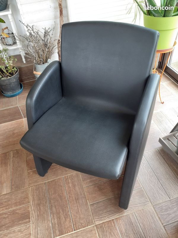Fauteuils en simili cuir (image 1)