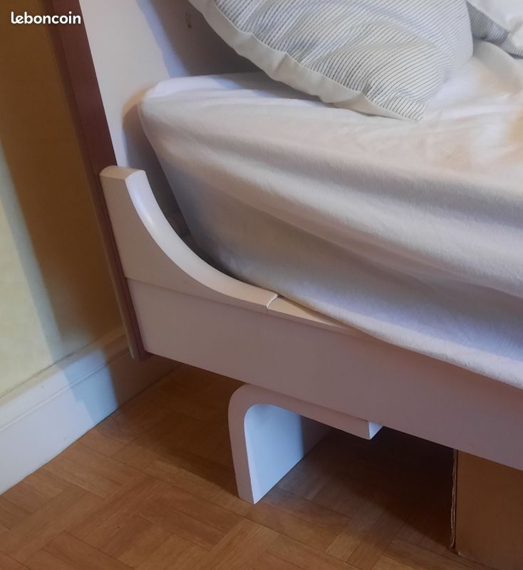 Très belle chambre d'enfant de la marque française GAUTIER : 2 lits, une armoire bureau et une table de nuit style vintage (image 8)