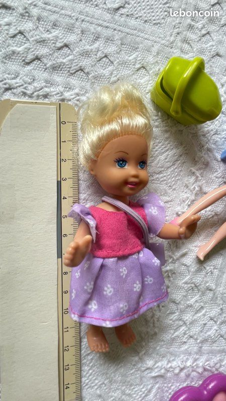 Petites poupées et véhicules mini barbie le lot (image 8)