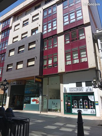 Vends propriété/appartement en Espagna, construction de 2002 et 160m carrés dans la commune d'A Estrada en plein centre-ville, région galicienne