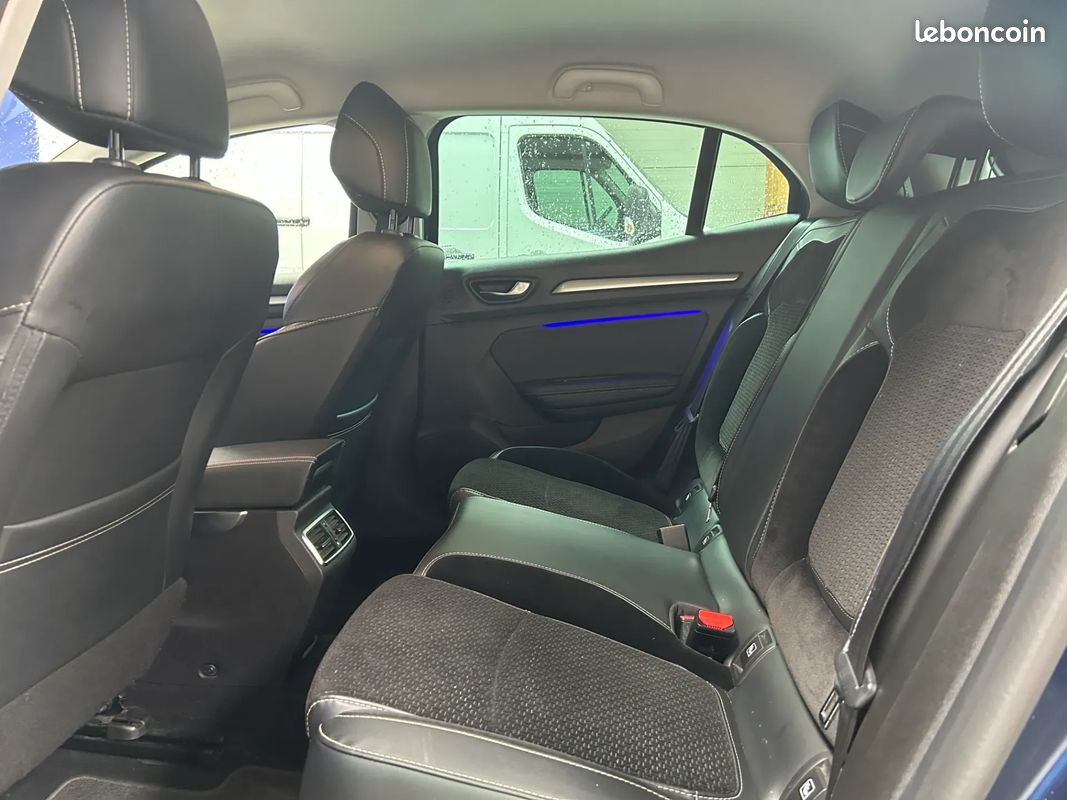 RENAULT Megane 1.3 140ch INTENS - 2020 - CarPlay - Boîte auto - Attelage - Caméra De Recul - Régulateur - Lumière D'Ambiance - Carte Main Libre (image 37)