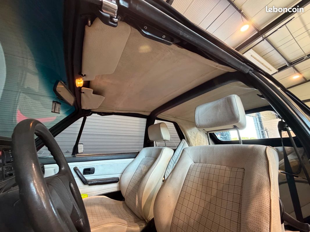 VOLKSWAGEN GOLF CABRIOLET 1.8 90ch - MOTEUR REFAIT 5000KMS - CAPOTE NEUVE - PEINTURE NEUVE - DOSSIER PHOTO RESTAURATION... (image 28)