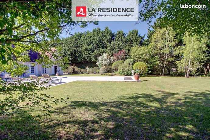 Maison 8 pièces 240 m²