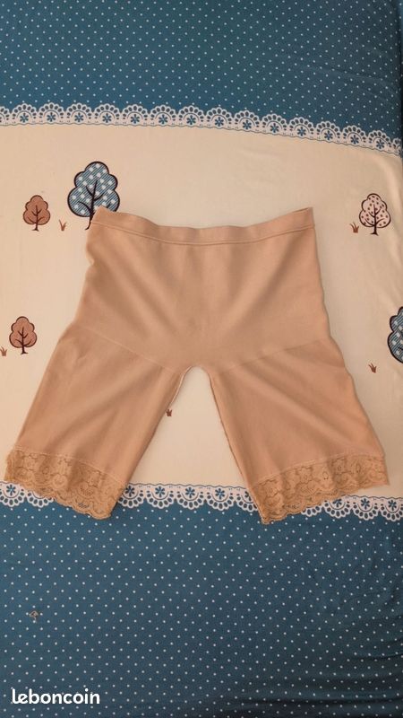 Short collant beige avec dentelle taille s (image 7)