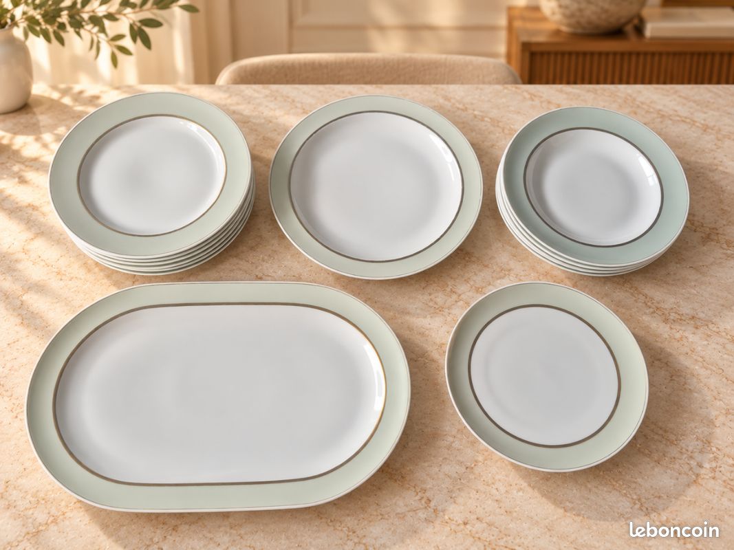 Service en porcelaine de Limoges A. Vignaud Rouard – 14 pièces (image 2)