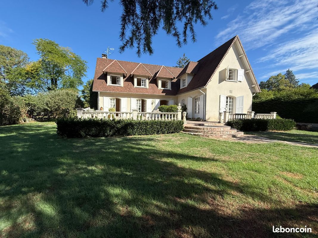 Maison 6 pièces 210 m² · à Bellerive-sur-Allier · 210 m² · 465 000 €
