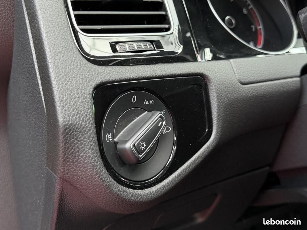 Volkswagen Golf 1.5 TSI R-Line Highline | 150 ch BVM Sièges chauffants Phares LED Apple CarPlay/A... (image 17)