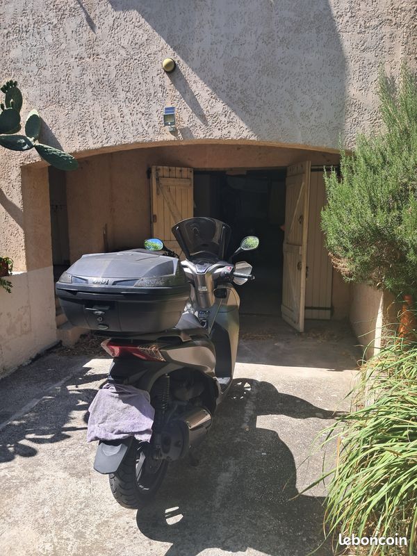 Vend scooter honda SH 300i (image 1)