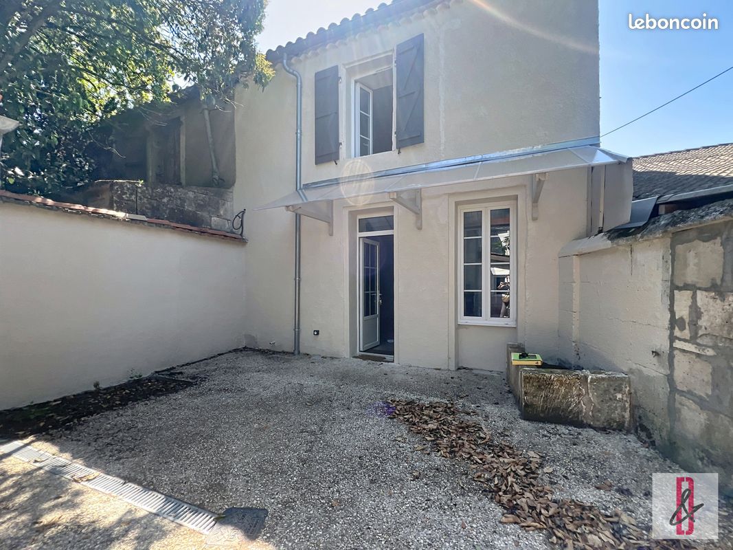 Immeuble 211 m² · à La Couronne · 211 m² · 372 750 €