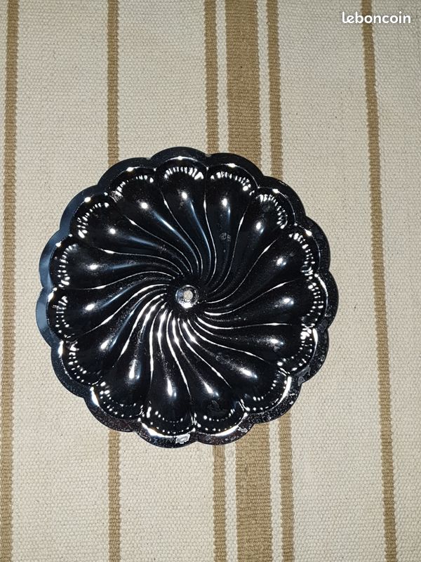 Plat dessert en metal (image 1)