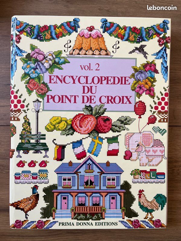 Livre "Point De Croix En 3 Dimensions" - Collection Arts Du Fil - Bon État