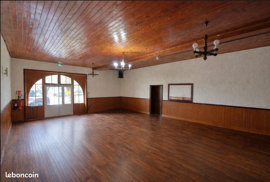 Immeuble 17 pièces 370 m² · à Javerlhac-Et-la-Chapelle-St-Robert · 370 m² · 243 000 €