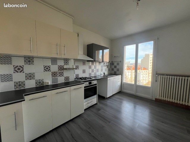 Appartement 3 pièces 84 m² · à Saint-Étienne · 84 m² · 780 €