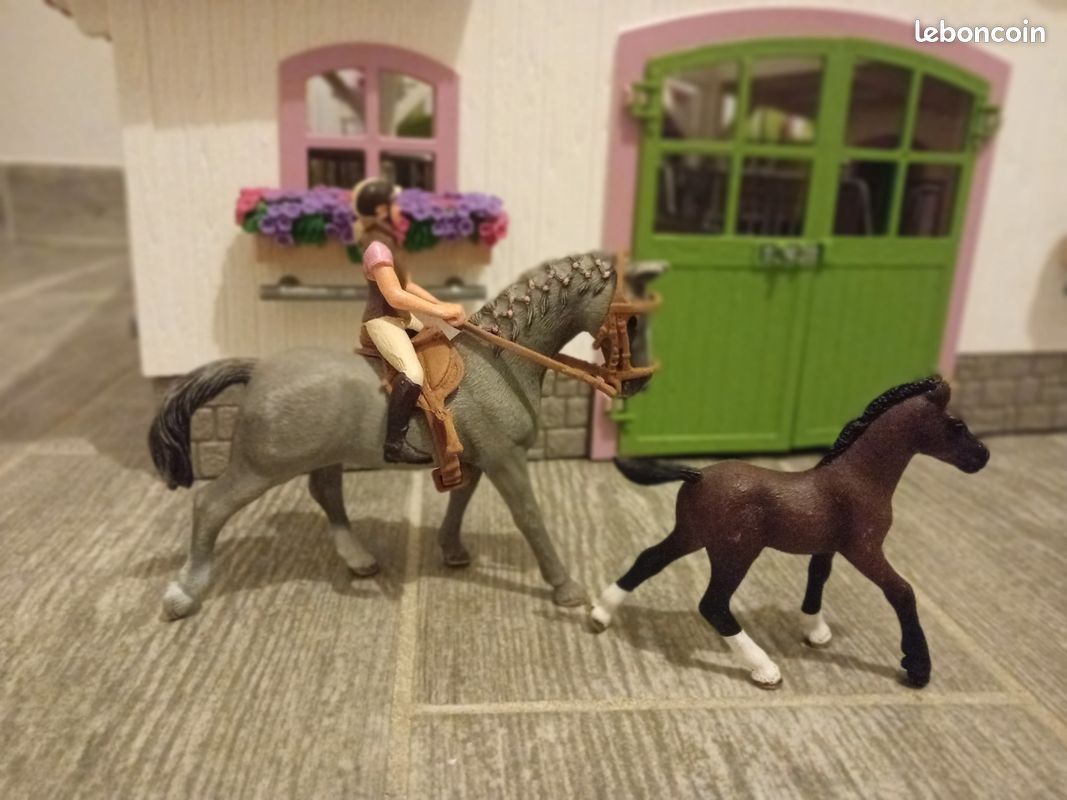 Figurine Schleich Hors Club - Très Bon état, Occasion, Bâtiment En Plastique