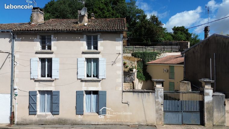 Immeuble 206 m² Lusignan
