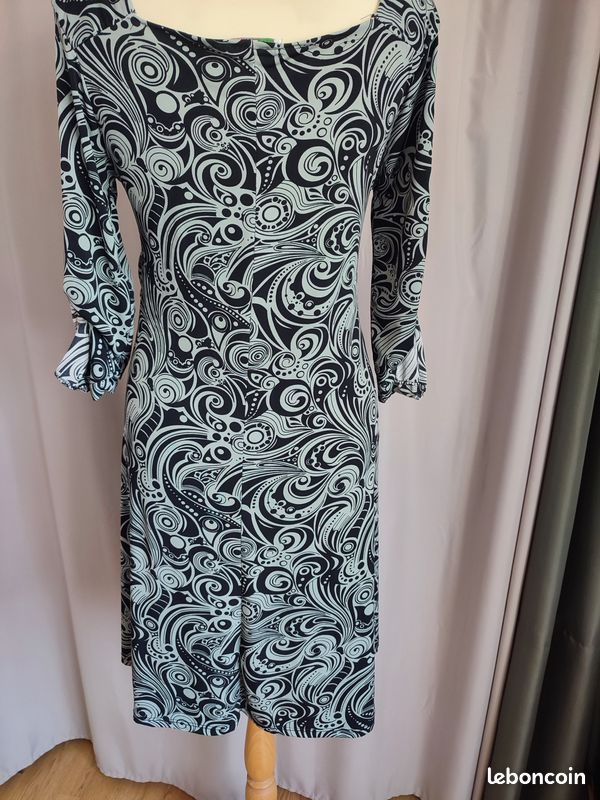 MADE IN ITALY Robe mi-longue de couleur vert en soldes pas cher 2662303-vert00 MADE IN ITALY Robe mi-longue de couleur vert en soldes pas cher 2662303-vert00