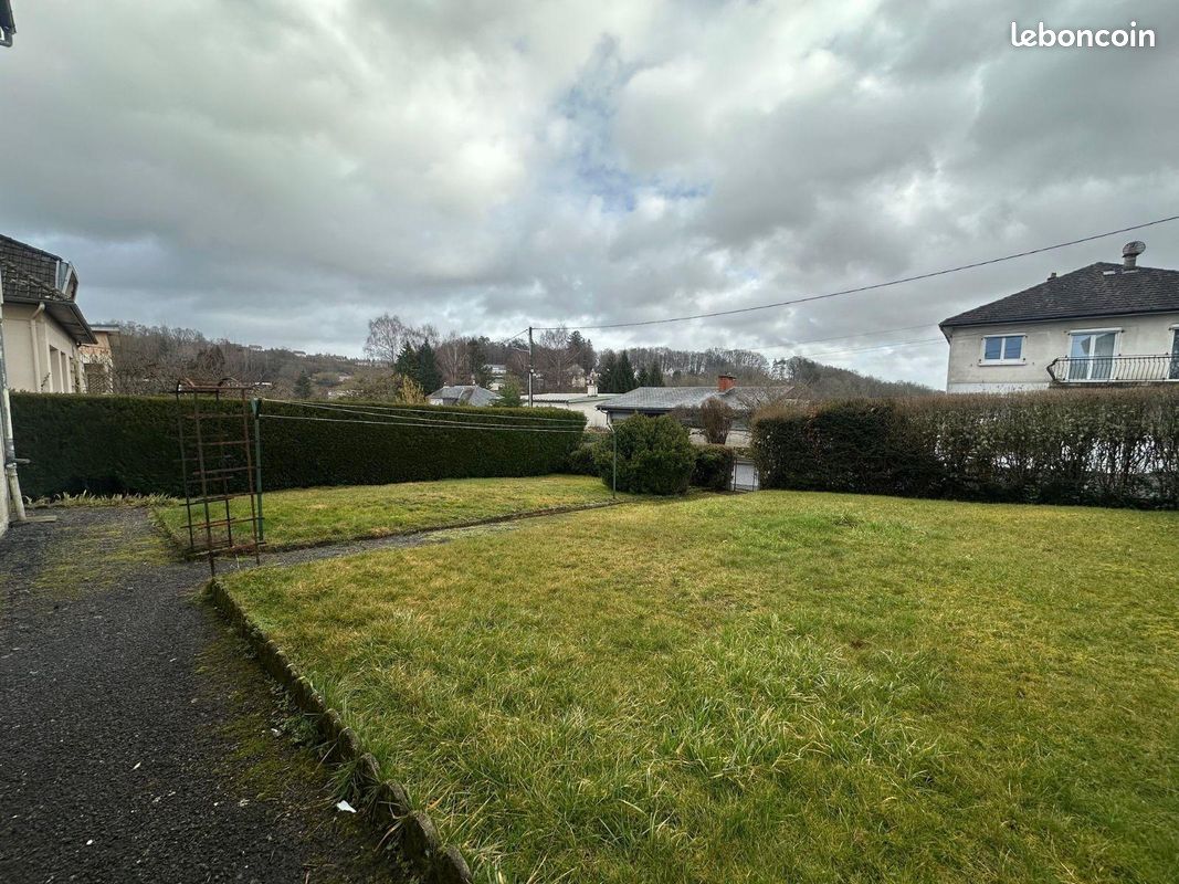 Maison 4 pièces 100 m² · à Ussel · 100 m² · 670 €