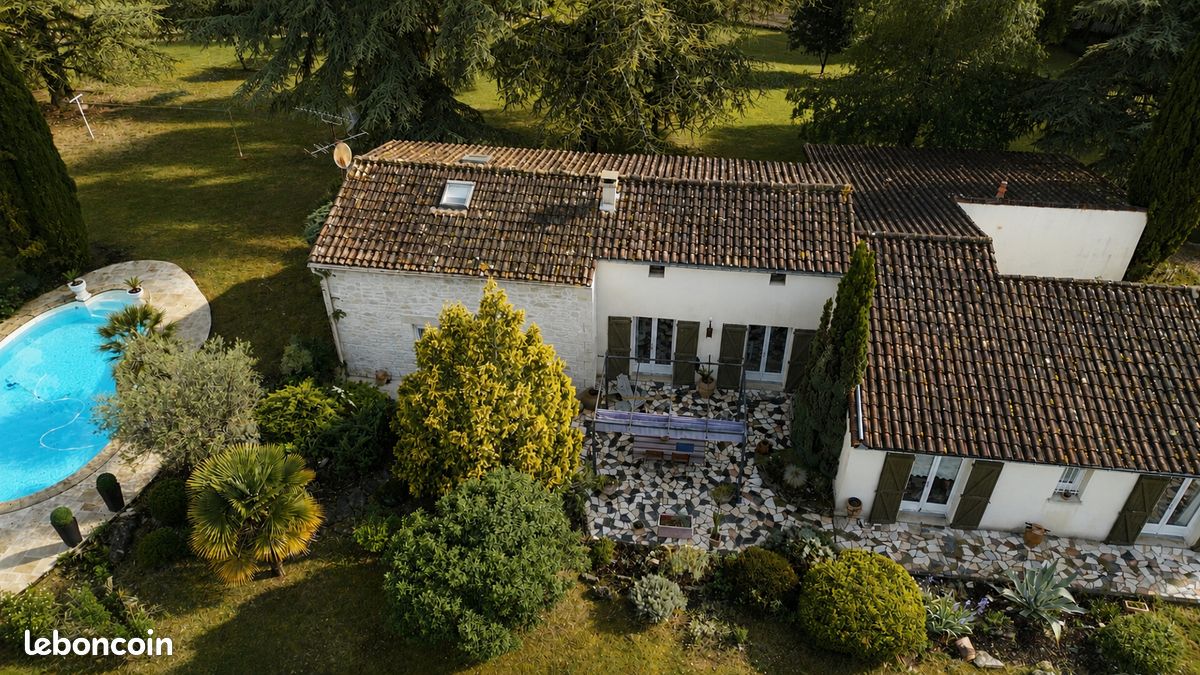 Maison 6 pièces 130 m² · à Voeuil-Et-Giget · 130 m² · 315 000 €